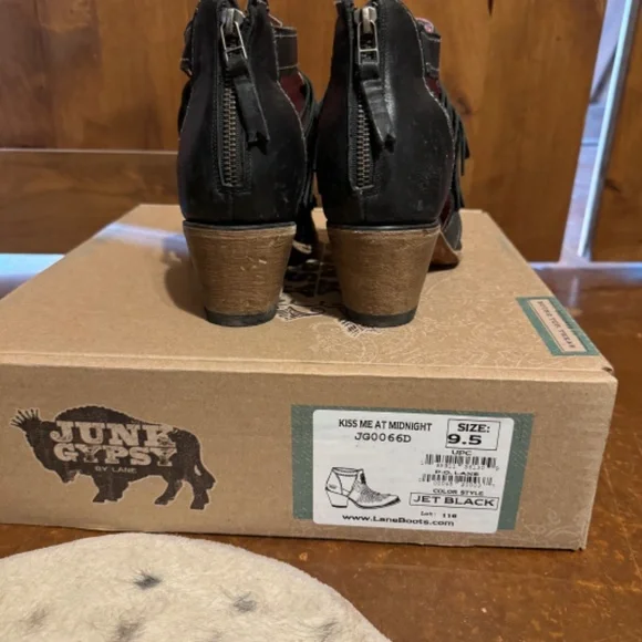 Junk Gypsy booties - Picture 2 of 3